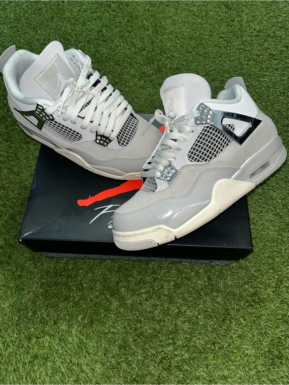 Air Jordan 4 Retro Frozen Moment Men's Sneakers in Light Gray and White